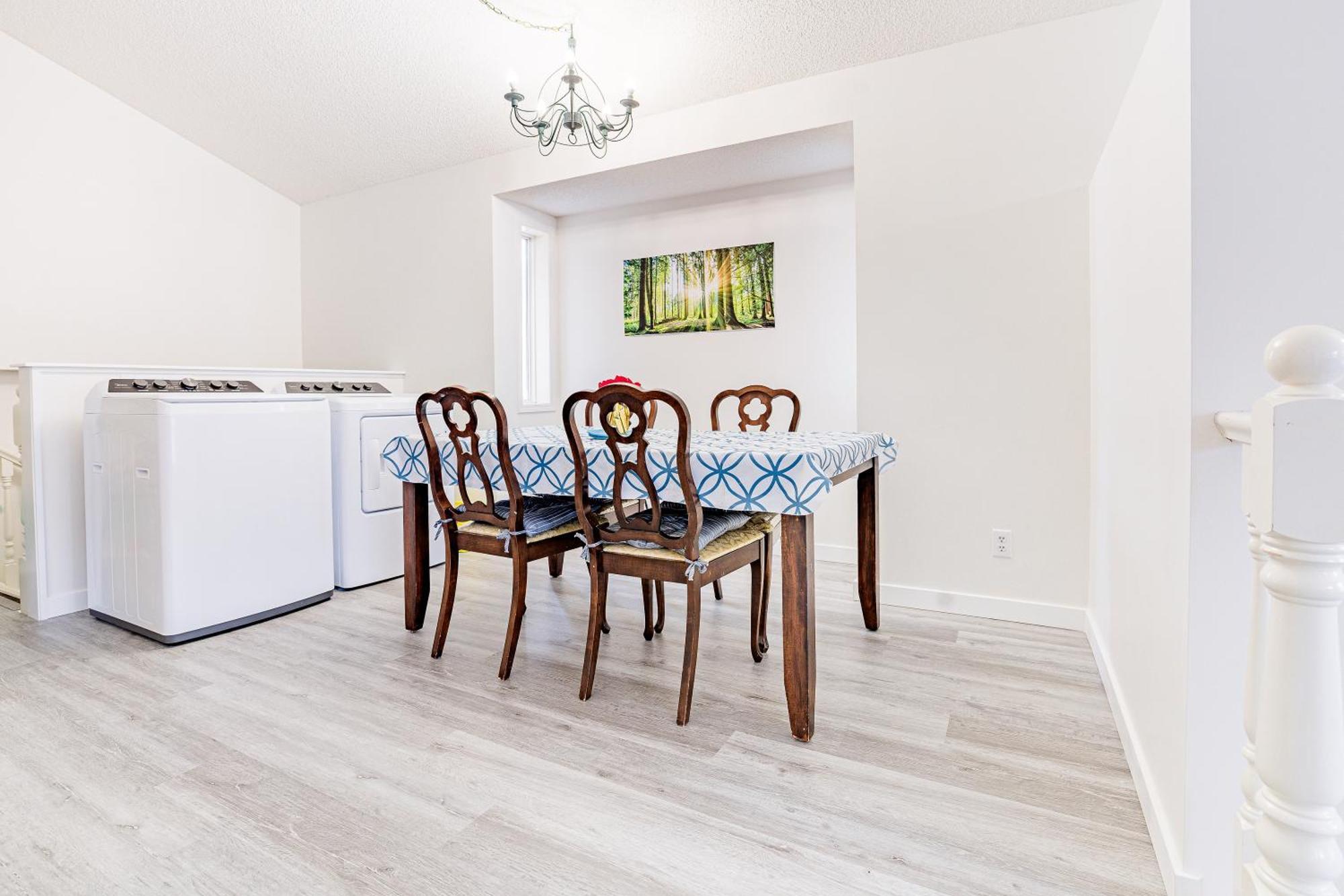 Main Floor Suite, 3 Bdr, 4Bd Spacious And Cozy YYC 외부 사진